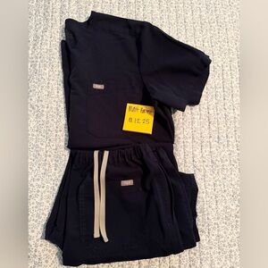 Figs Men's Navy Scrub Set